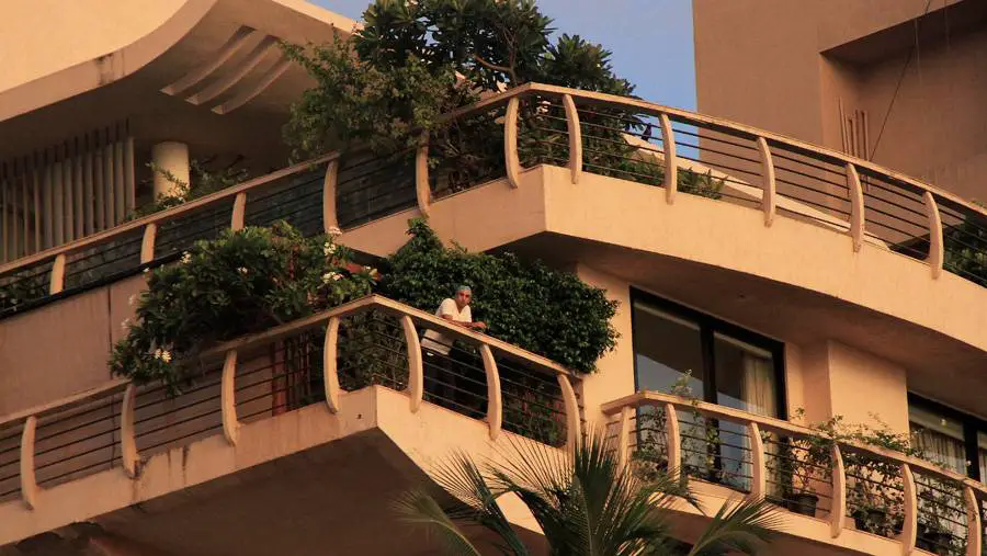 List Of 10 Popular B-Town Celebrity House And Their Worth | Nettv4u.com